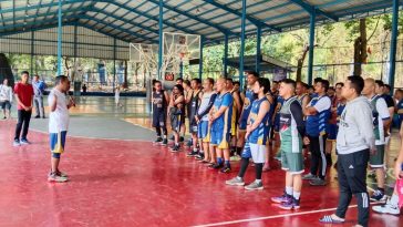 Kepala Dinas Perhubungan Kota Bogor saat membuka turnamen Basket HUT Perhubungan Nasional 2024.(natakata/ist)